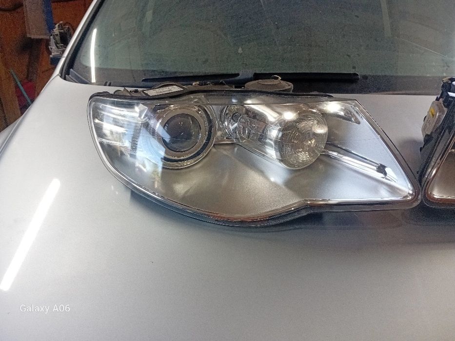 Far xenon stanga/dreapta pentru vw touareg 7L 2006/2007/2008/2009