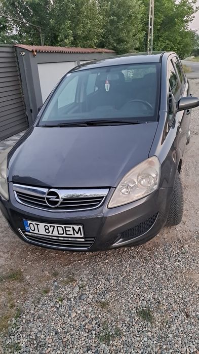 Vând Opel Zamfira