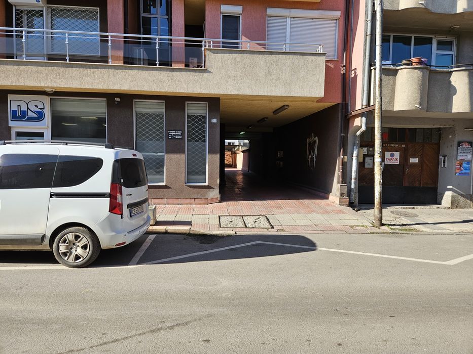 Гараж -паркомясто