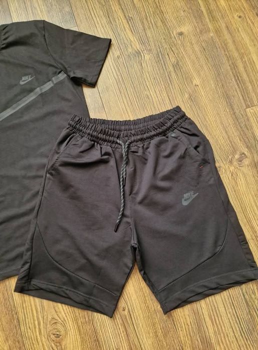 Мъжка екип къси панталони и тениска размер S M L XL 2xL
Най-висок клас