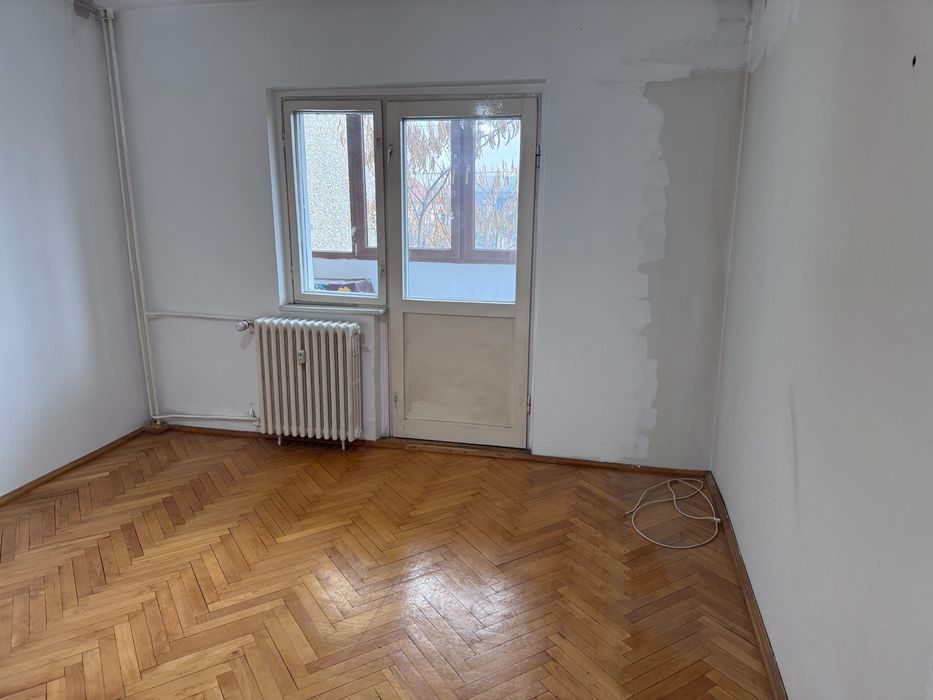 De vanzare apartament cu 3 camere tip PC dubla orientare