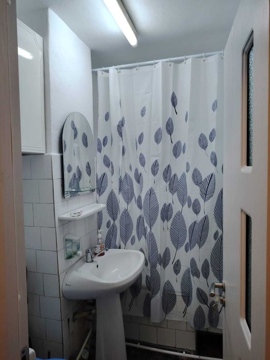 Proprietar , inchiriez pe termen lung apartament 2 camere