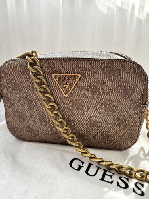 Дамска чанта Guess