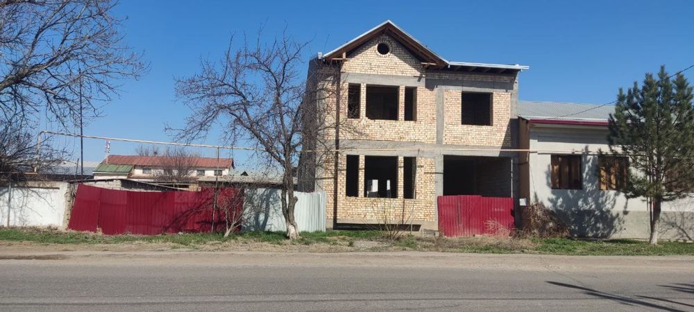 Yangi qurilgan uy sotiladi!