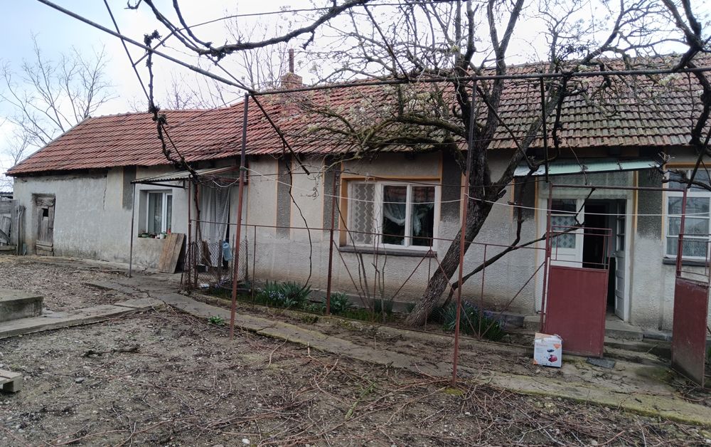 Casa bătrânească de vanzare