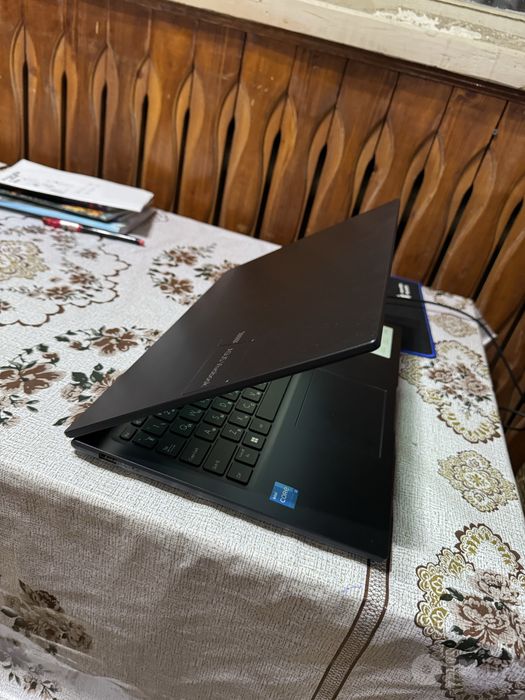 Asus vivobook X1504VA