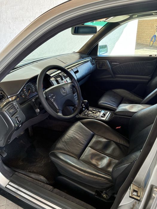 Mercedes-Benz E 320 Avangard