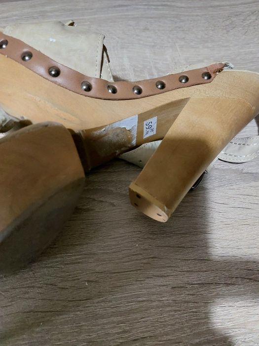 Дамски сандали на висок ток