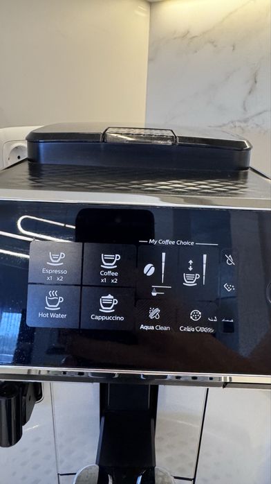 Кафеавтомат Philips Latte Go с приставка за автоматично капучино