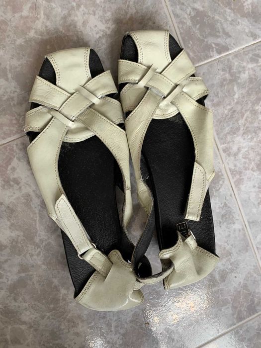 Продавам  сандали естествена кожа 39 номер