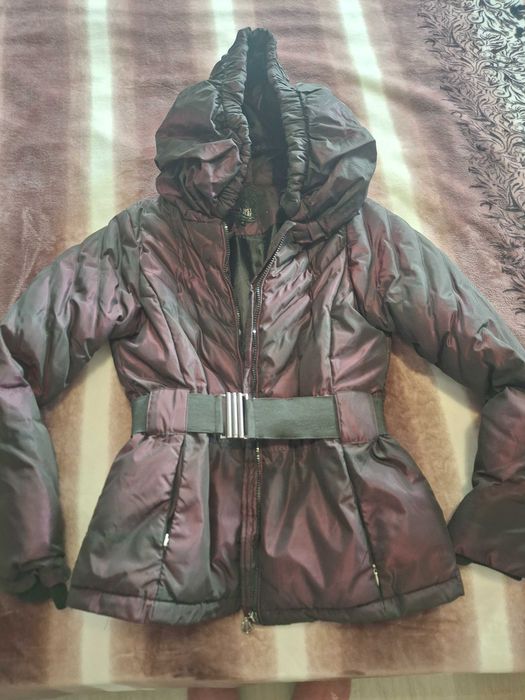 Яке зимно с качулка ,почти като ново