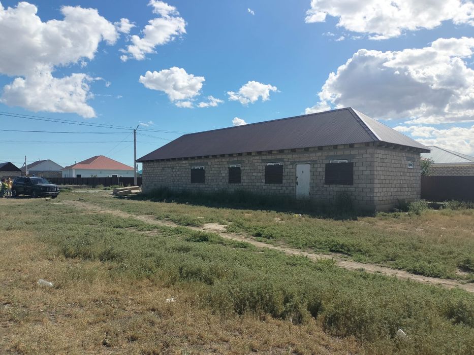 Продаётся земельный участок с времянкой и гаражом