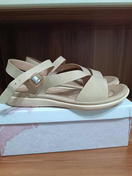 Продам летнюю обувь.