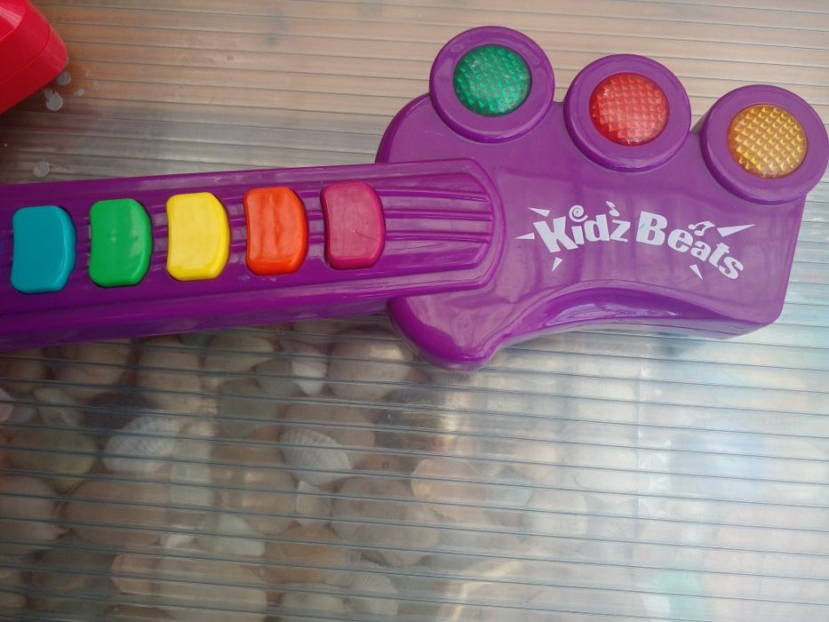 Детская музыкальная гитара