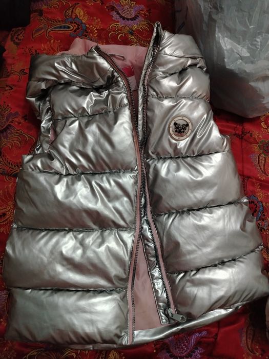 Куртка безрукавка и Красовки