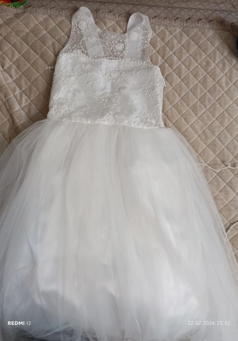 Продам платья для девочек возраст 5-7