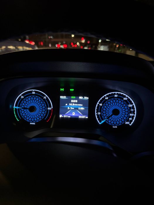 Hongqi E-QM5 2024