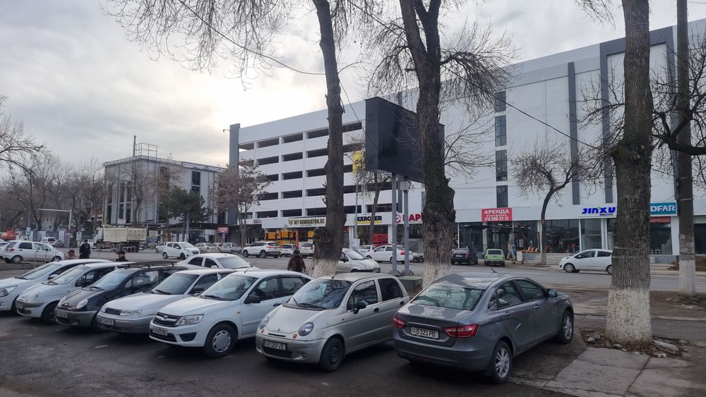 Сдаётся половина магазина