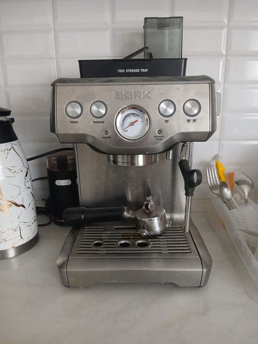 Продам кофемашину BORK