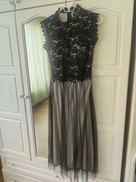 Продавам дамски официални рокли