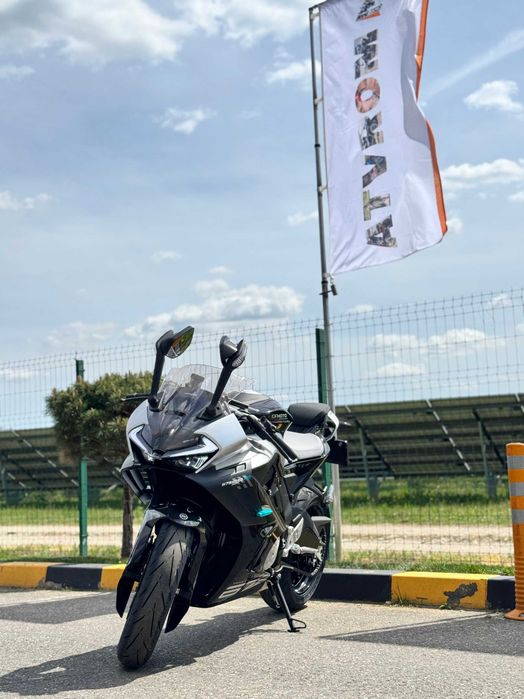 Motocicleta CFMOTO 675SR R '26