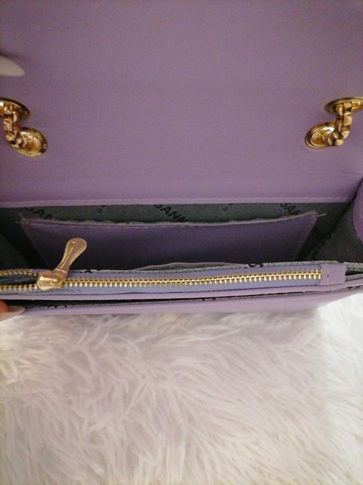 Лилава Чанта със златна дръжка