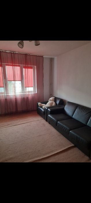 Apartament cu 3 camere de închiriat