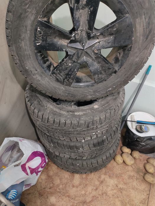 Продам зимние шины с дисками R17