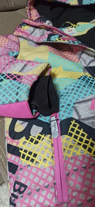 Продам куртку для девочки