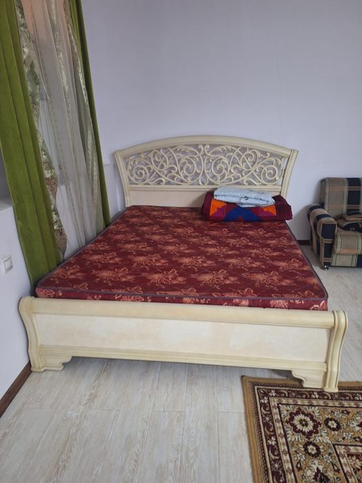 Продам спальный гарнитур