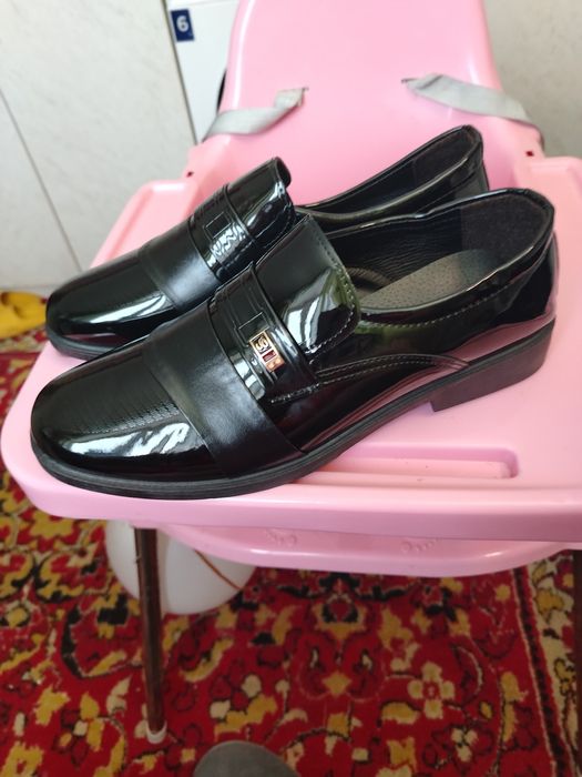 Продам туфли новые две пары