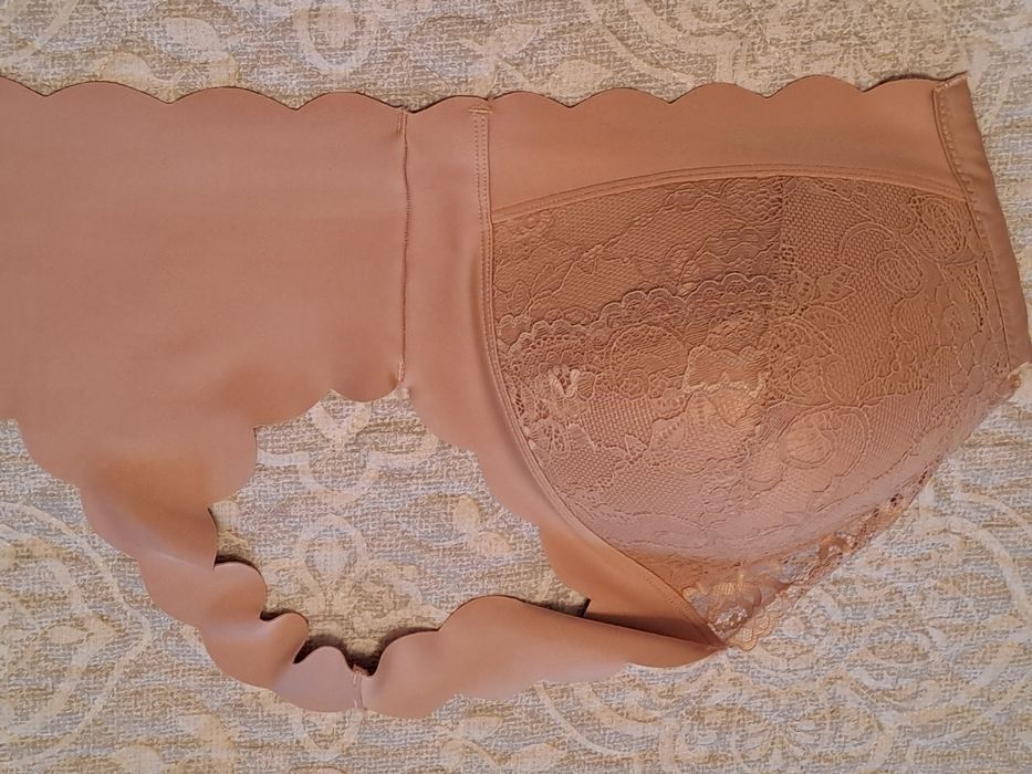 Продаётся женский бюстгальтер,с широкими лямками и застежкой спереди