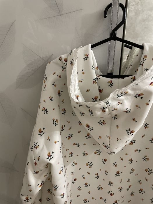 Кофта белая с кружевом