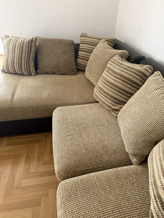 Диван с две кресла и две табуретки