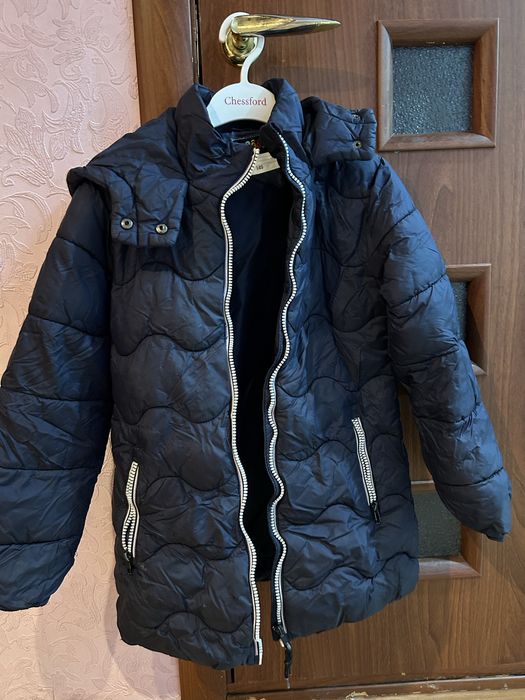 Продам куртку на девочку 140см