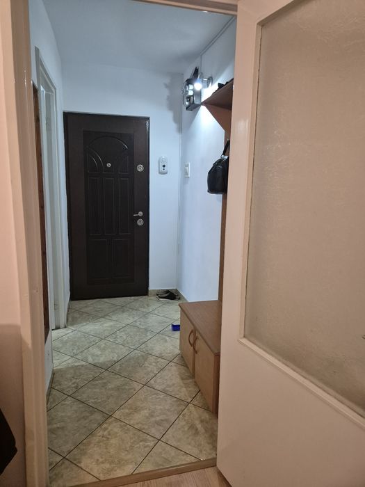 Proprietar,vând apartament 2 camere semi.conf 1 Craiovita Noua et.4/4,