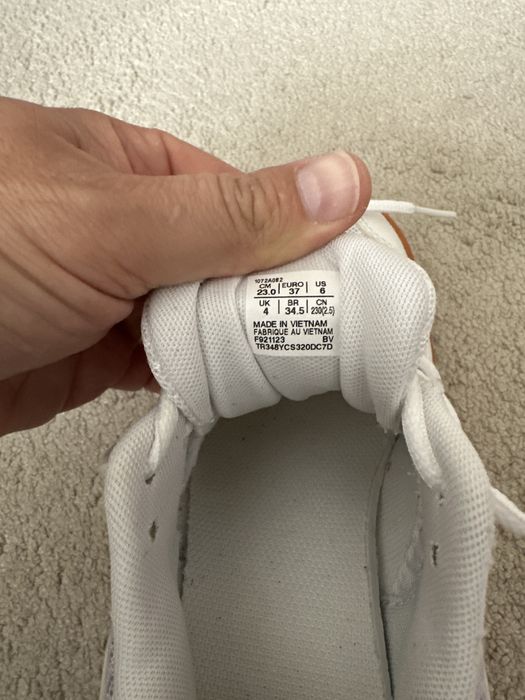 Vand adidasi Asics Gel Task Mt3 pentru sporturi de interior marimea 37