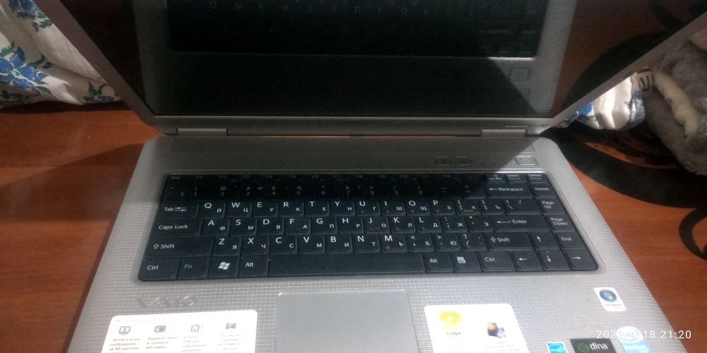 Sony noutbuk sotiladi