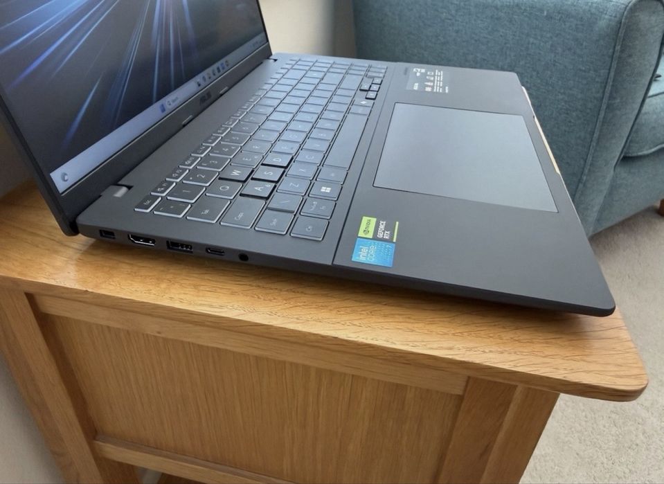 Laptop gaming Asus tuf v16 rtx 5050 i7 240h in garantie