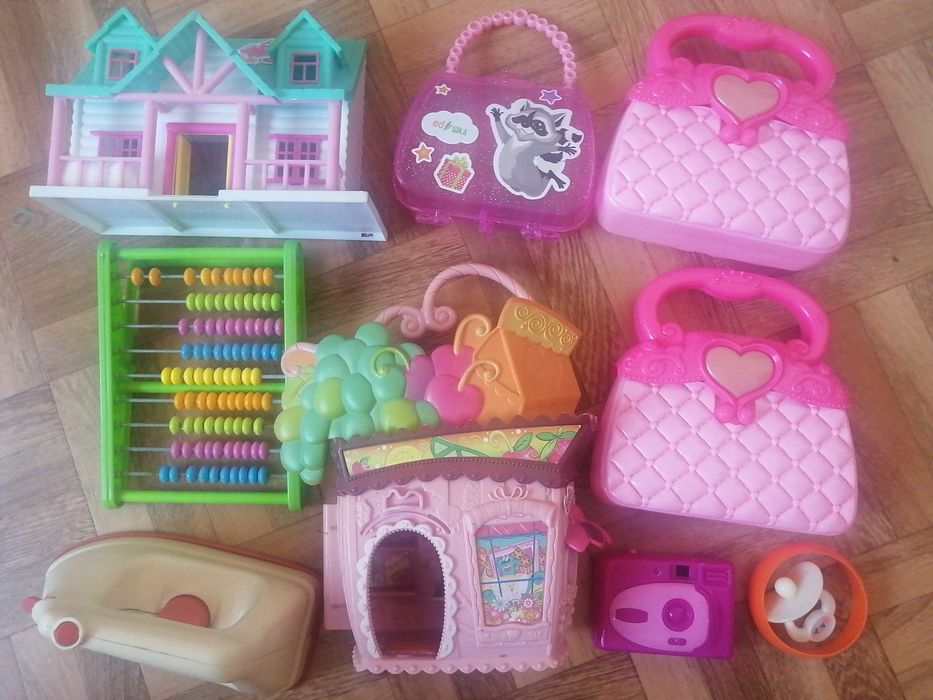 Сумочки, игрушки