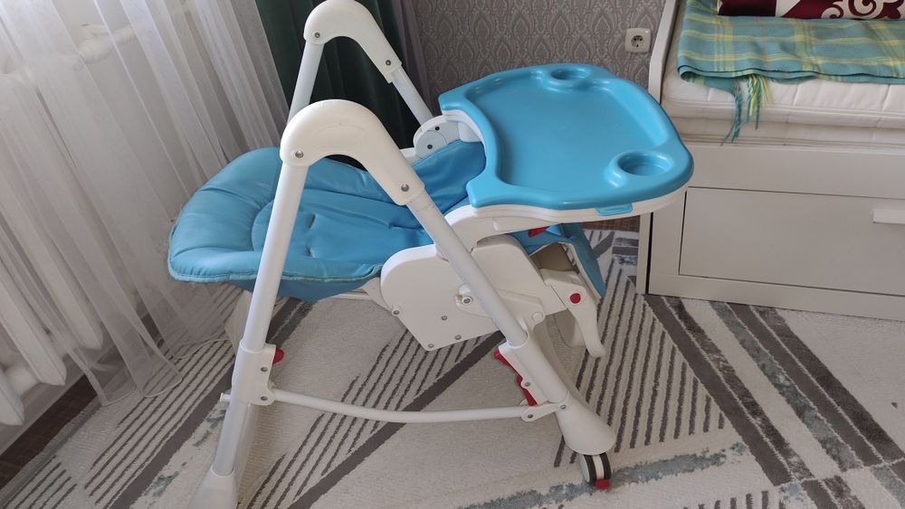Стульчик для кормления малыша