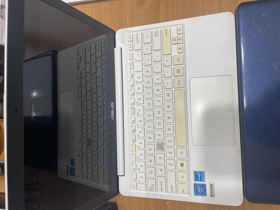 Laptop Asus 2 bucati nefunctionale ptr piese