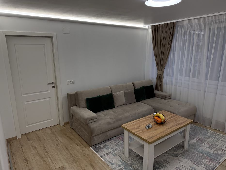 Apartament cu 3 camere,zona Republicii