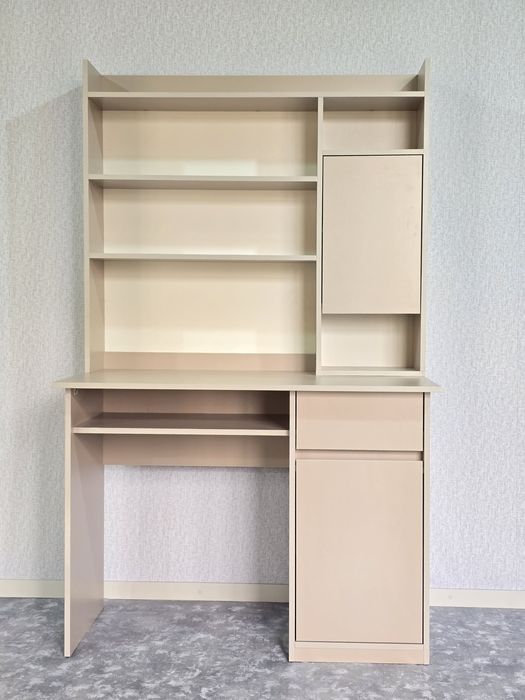 Yozuv stoli - Письменный стол