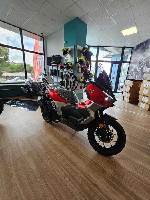 Scuter Voge SR 125 adv