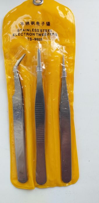 Набор пинцетов .