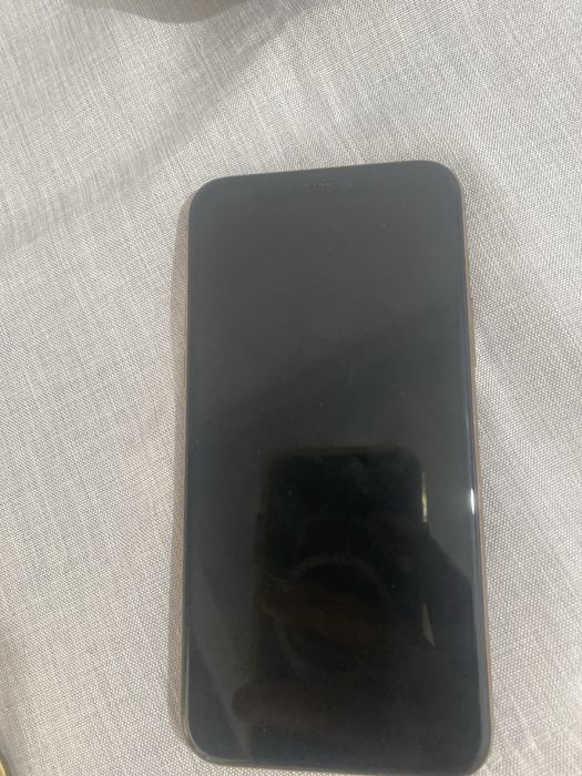 Vand Iphone 11 Pro  in stare foarte buna decat baterie trebuie schimbata dar el mai merge si cu bateria lui
