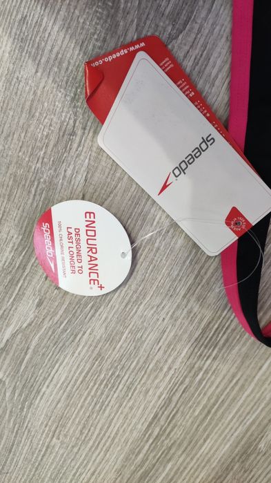 Нов дамски цял бански костюм Speedo в размер 44 (L).