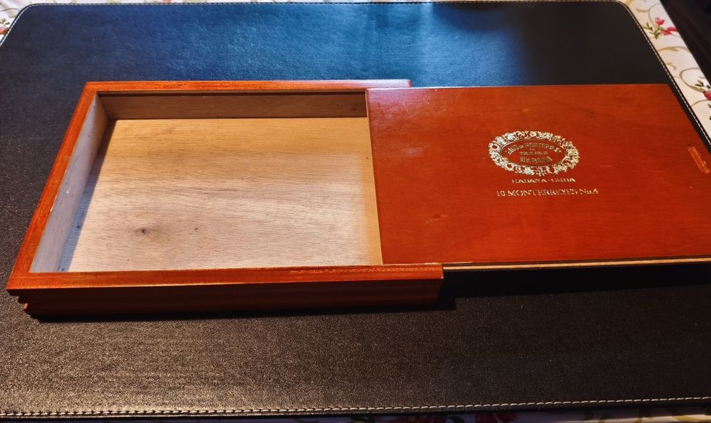 Дървена кутия за Пури HOYO de MONTERREY  No 4