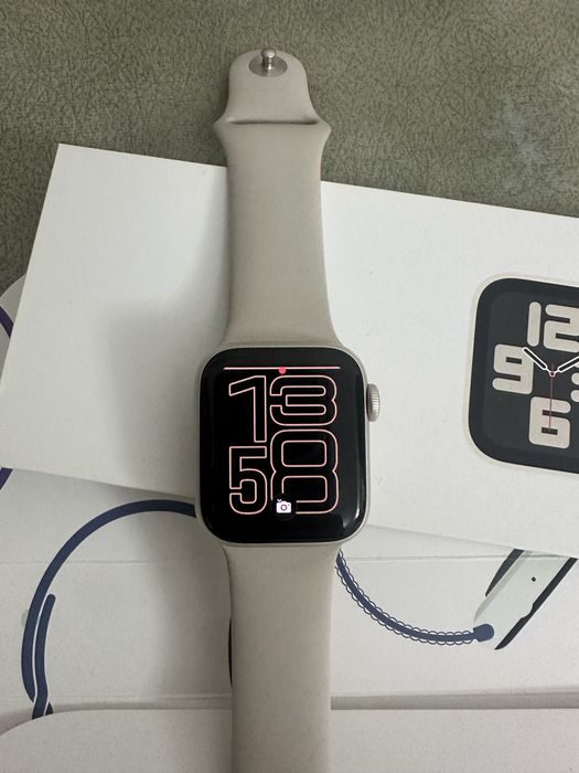 Apple watch se2 40mm starlight